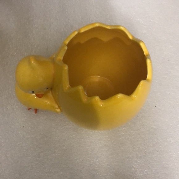 Yellow Chick with and egg shells decor/pot - Picture 3 of 12
